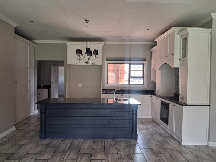 To Let 3 Bedroom Property for Rent in Hillside Free State
